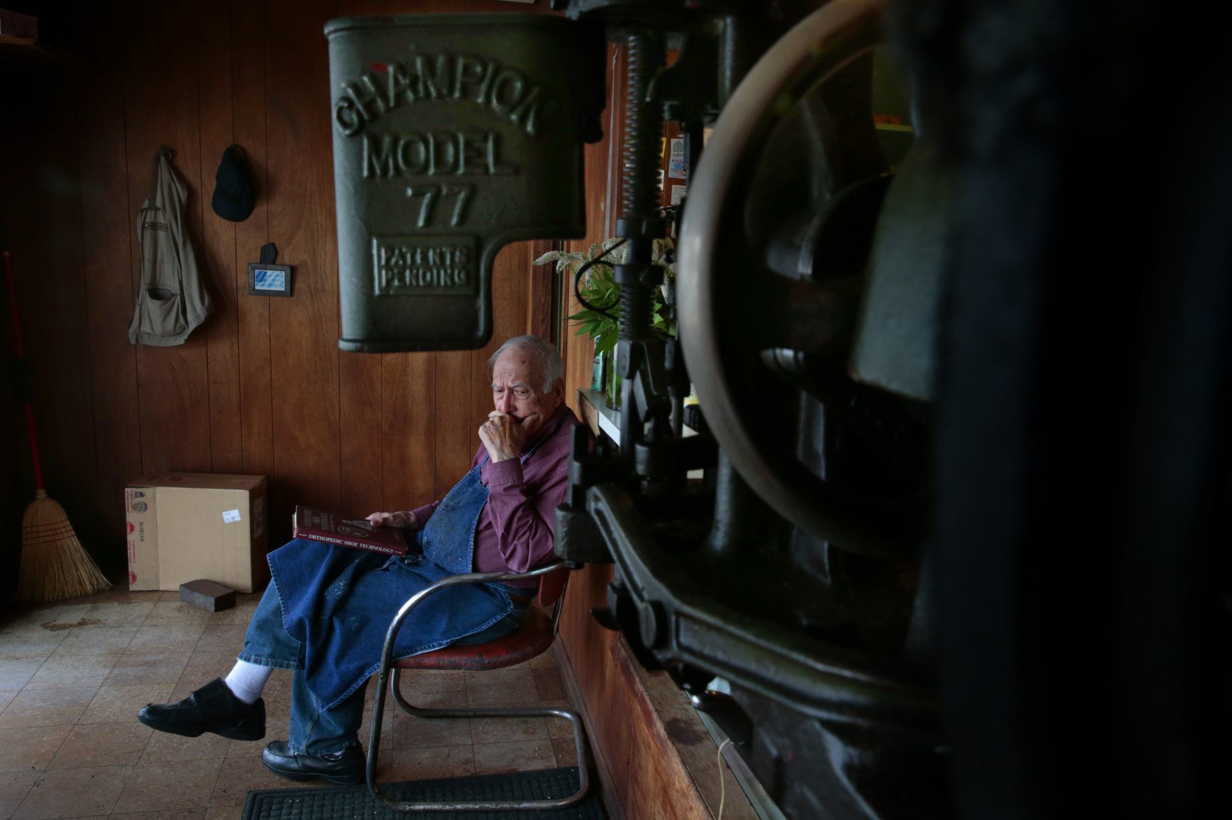 Fifty years an Affton cobbler, John's Shoe Repair disappears